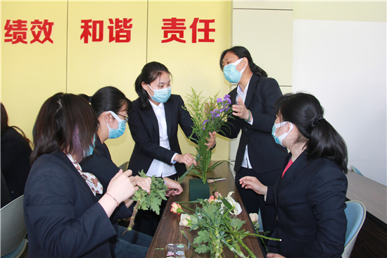 “幸福像花儿一样”--今年会网址庆祝妇女节主题插花活动